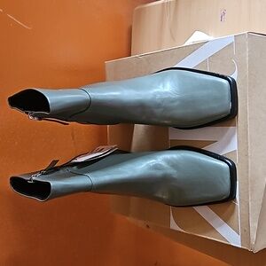 Zara boots size 8 grey color